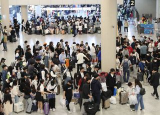 발 묶였던 제주공항…오후 들어 항공기 일부 재개