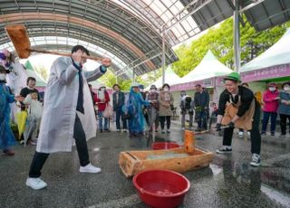 ‘양구군 곰취축제’ 강원도 대표 봄축제 입증…서흥원 군수 “9월 배꼽축제도 기대”