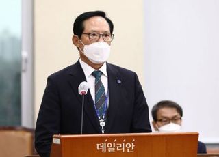 공수처, 송영무·국방부 압수수색…'계엄령 문건' 관련 서명강요 의혹