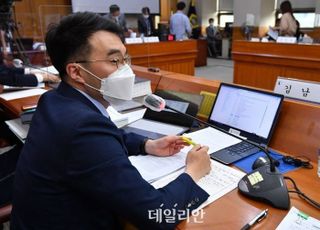 당내서도 '김남국 사퇴론' 분출…이재명은 감찰 지시로 꼬리자르기?