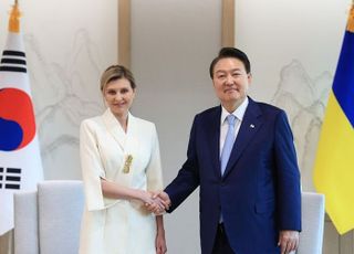[속보] 젤렌스카 여사, 윤대통령에 "우크라 지원 확대 요청"