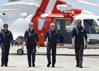 사우디 첫 여성 우주인, 동료 3명과 우주정거장 향해 출발