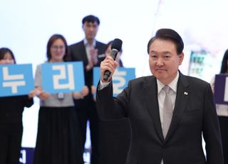 윤대통령 "누리호 3차 발사 성공, 우주강국 G7 선언하는 쾌거"