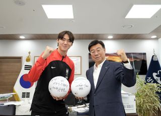 신상진 성남시장 ‘U20 월드컵 4강 주역’ 김지수 선수 격려