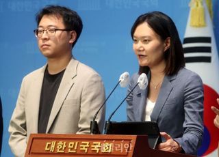 '불체포특권' 던졌지만 '체제 평가' 침묵…김은경 혁신위, '이재명 수렴청정' 논란