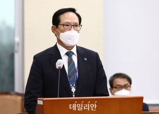 공수처, '허위서명 강요' 의혹 송영무 피의자 신분 소환