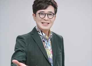 [D:인터뷰] ‘40대 비’에서 ‘60대 만능 엔터테이너’로…6집 앨범으로 돌아온 가수 이부영