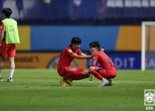 퇴장 판정에 운 변성환호, 일본에 져 준우승…한일전 5연속 0-3 굴욕