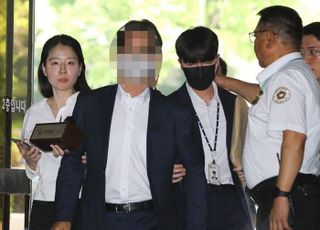 '민주당 돈봉투' 송영길 전 보좌관, 영장심사 출석…'묵묵부답' 