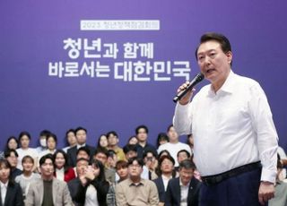 尹, 청년들 앞에서 총선 승리 자신감…"소수당이지만 내년엔 개혁 가능"