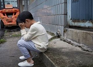 담뱃불로 9세 의붓동생 가슴 지진 형…'솜방망이 처벌' 재판부에 쏟아지는 비난 [디케의 눈물 87]