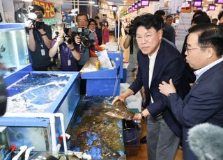 국산 수산물을 골라 산 죄?…장제원 "민주당 비난, 어이 없어"