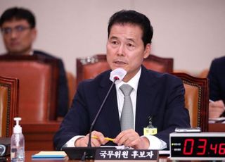 통일장관 후보 청문회, 여야 신경전 끝 파행