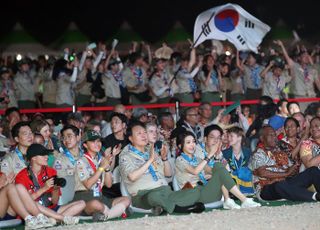 여름휴가 떠난 尹, '도서 목록' 공개 안한 이유는