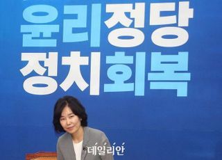 혁신은 커녕 전국 '설화 순회' 김은경…강성당원 잔치판 깔아 [혁신위가 혁신대상? ②]