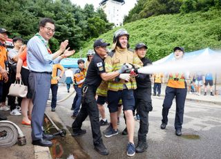 김동연, 경기도 체류 잼버리 참가자 찾아 격려