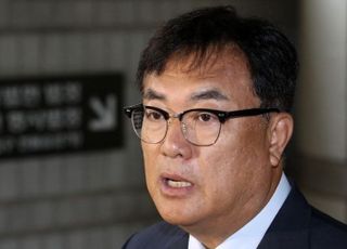 튀는 단독심 판결…정진석 '노무현 명예훼손' 선고에 이철규 "최고존엄 불경죄냐"