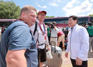 '떠날 때까지 무사히'…이상일 용인시장 잼버리 대원들 환송