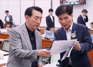 "회 먹지 말란 정당, 민주당 뿐"…'오염수 정쟁터' 된 외통위