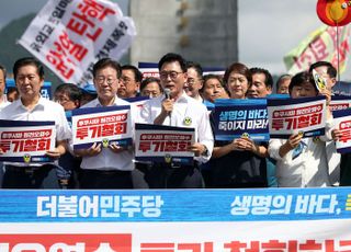 '개딸과 결별' 못하는 野…오염수 정국에 더 끌려가기만 [이재명 체제 1년 ③]