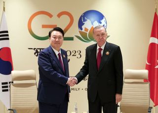 '韓 1호 영업사원' 尹, G20서 '세일즈 외교' 박차...쉴 틈 없는 릴레이 정상회담