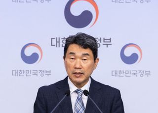 '교권보호 4대 입법' 촉구 이주호 장관 "교원평가 올해 시행 유예 검토"