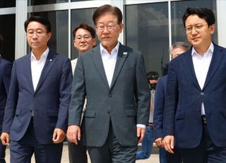 李 '대북송금 의혹' 재출석, 민주당 "검찰 아가리에 대표 내줄 수 없다"