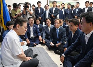 청년은 동조 삭발·지도부는 중단 호소…李 단식 장기화에 민주당 '어수선' [정국 기상대]