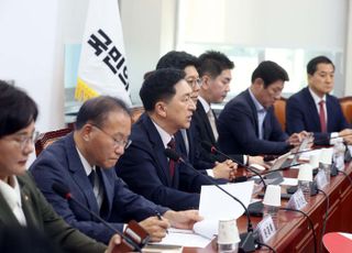 '대선공작' 이어 '통계조작' 파장…與 "배후 규명"에 초점