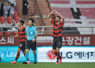 ‘멀티골’ 포항 제카…K리그1 30라운드 MVP