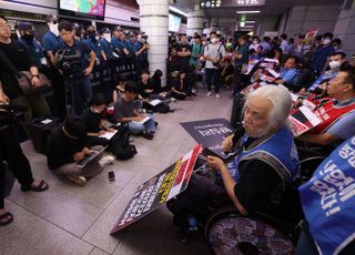 전장연 "11월 중순 국회 예산 심의…11월13일까지 출근길 시위 중단"