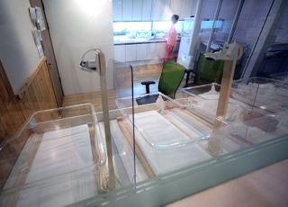 합계출산율 0.6명대 추락 위기…저출산 대책 사각지대 여전