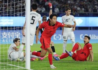 정우영 멀티골! 한국, 거친 우즈벡 제압…7일 일본과 결승 리턴매치 [항저우 AG]