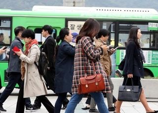 올가을 들어 가장 춥다…월요일 출근길, 기온별 옷차림은?