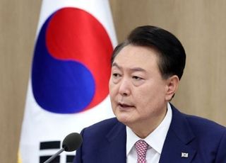 尹, 참모들에 "책상 있지 말고 민생 현장 파고들라" 지시