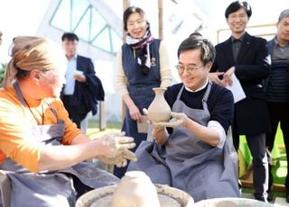 경기도, 기회소득 예술인 페스티벌 개막 …김동연 "예술인에 전시·공연 기회 확대"