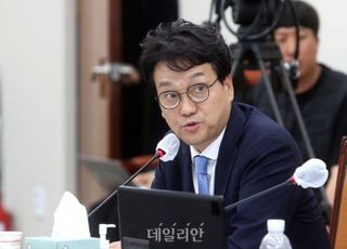 윤지오 띄웠던 안민석 "연예인 마약, 기획일 수도"…與 "또 음모론이냐"