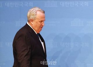 인요한, 한동훈 버금가는 윤석열의 ‘무부채’ 인사