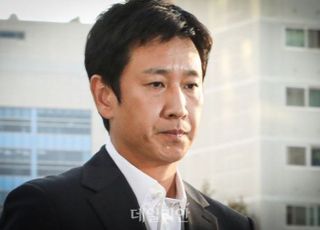 룸살롱 실장 "이선균에게 3억 받았지만 나도 협박 당해"