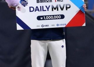 ‘PO 한 경기 최다 탈삼진’ 페디 1차전 MVP