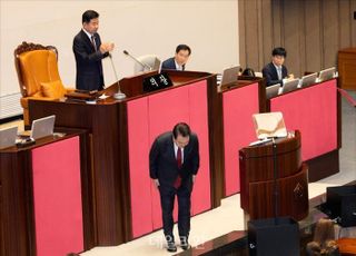 국회 대하는 태도 180도 바꾼 윤 대통령…'與 먼저 호명' 관례까지 깼다