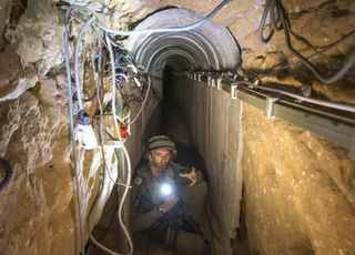 이스라엘, 하마스 땅굴 정밀 타격… "100여곳 파괴·하마스수십명 사살"