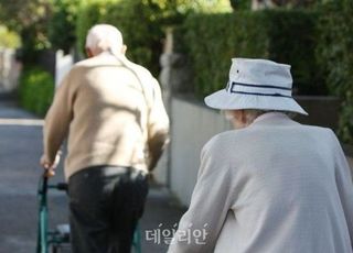 "늘고 있는 서울시 '고독사', 복지영역 들어온 지 몇 년 안 돼…인력 충원과 인식 개선 시급" 