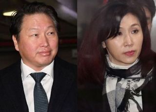 최태원·노소영 법정 밖 설전, 동거인 사생활 얘기…그만 하시죠 [데스크 칼럼]