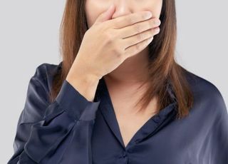 "입 열기 무서워"…지독한 입냄새 없애는 효과적인 방법
