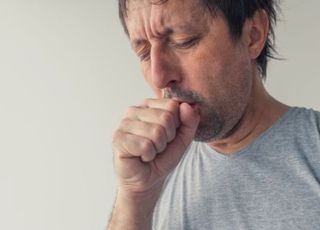 마른기침 나면 감기 아니라 '폐섬유증'…어떤 증상 있나?