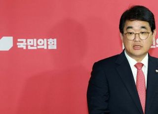 與 "현역 의원 20% 공천 배제 넘어서는 엄격한 컷오프"