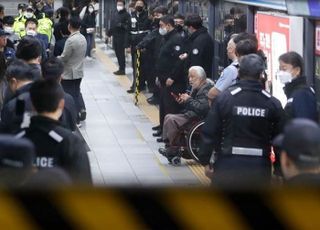 서울교통공사, 전장연에 '역사 진입 차단·원천봉쇄 무관용 원칙' 공표 