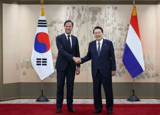 "안정적 반도체 공급망 구축"…尹, 네덜란드 국빈 방문