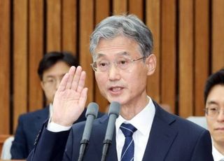조희대 후보자 "법원장에게 장기미제 사건 맡기겠다"